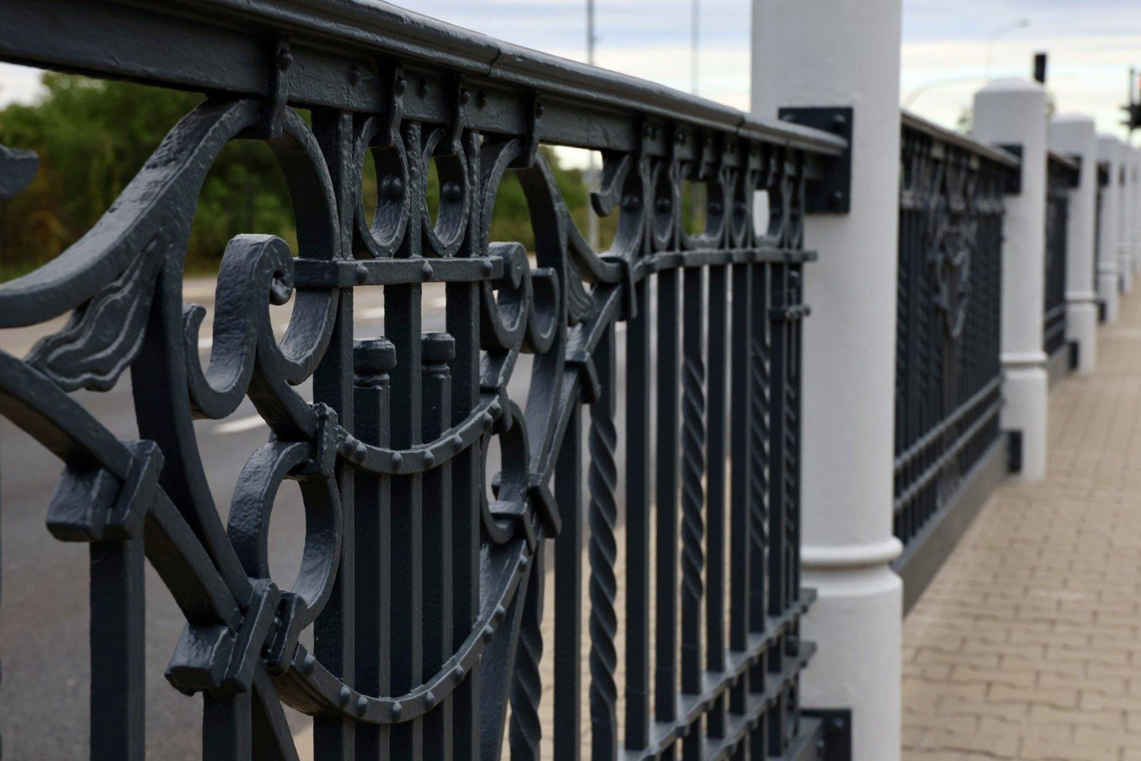 Zabytkowe balustrady wróciły na Powązkowską
