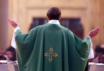 Proboszcz ujawnił finanse parafii. Podał, ile wpłynęło od wiernych