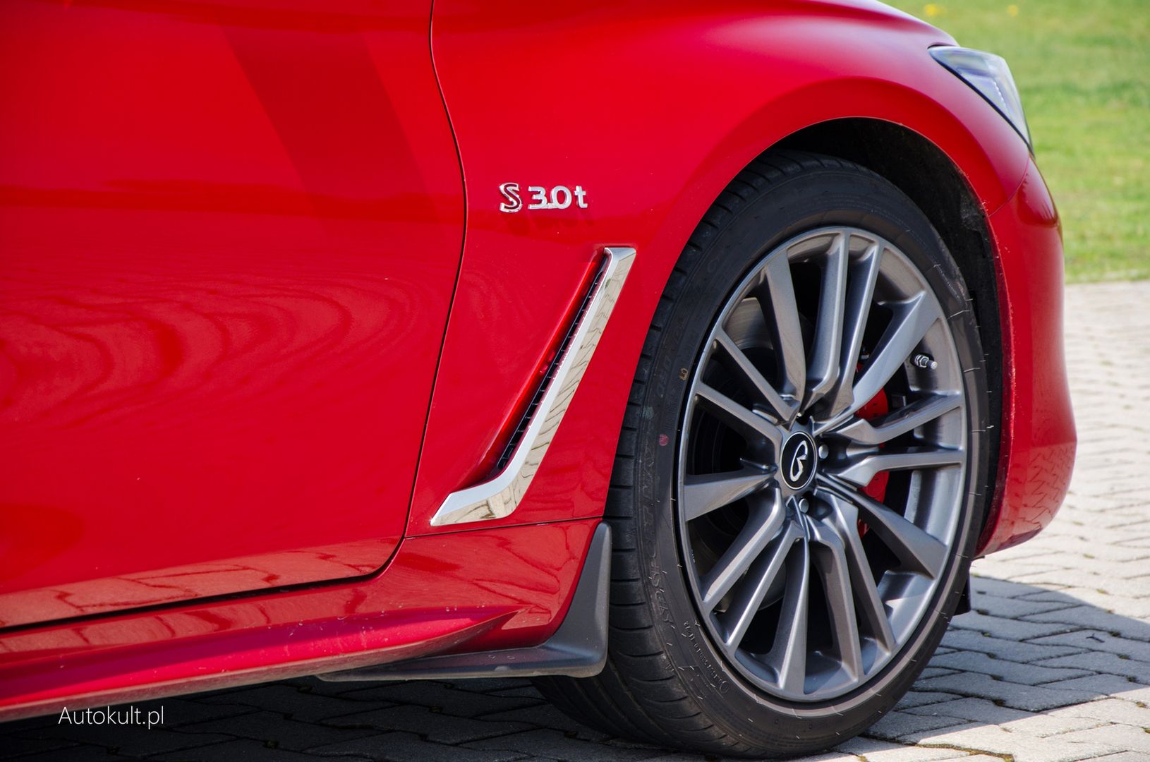 Infiniti Q60S