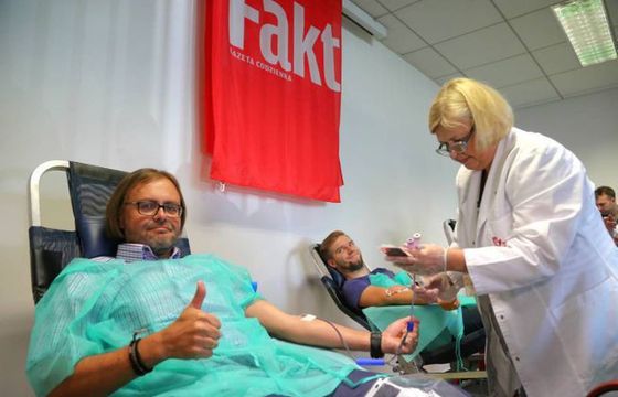 Redakcja „Faktu” oddaje krew i zachęca do tego inne firmy