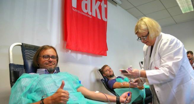 Redakcja „Faktu” oddaje krew i zachęca do tego inne firmy
