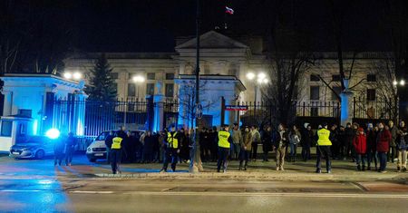 Protest przed ambasadą Rosji w Warszawie. Okrzyki po śmierci Nawalnego
