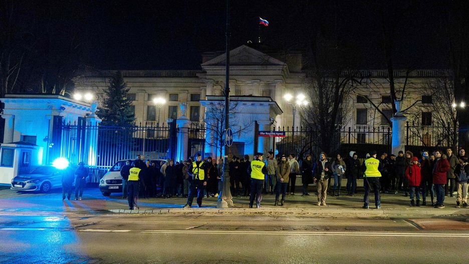 Śmierć Nawalnego. Protest przed ambasadą Rosji w Warszawie