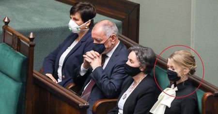 Kinga Duda na zaprzysiężeniu Andrzeja Dudy. Wybrała czarną sukienkę