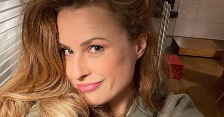 Kaja Paschalska pokazała zdjęcia z teatru. Pozuje w kabaretkach