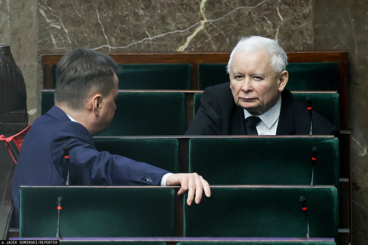 Szef MON Mariusz Błaszczak i prezes PiS Jarosław Kaczyński w Sejmie