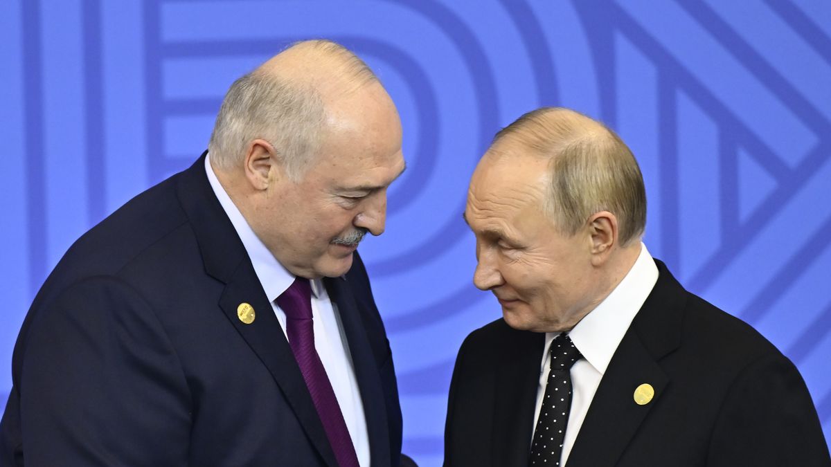 KAZAN, RUSSIA - OCTOBER 23: Russian President Vladimir Putin (R) greets Belarus President Alexander Lukashenko during an official welcoming ceremony for delegations' heads at the BRICS 2024 Summit in Kazan, Russia, 23 October 2024. (Photo by Sefa Karacan/Anadolu via Getty Images)