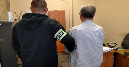 Nie był notowany. Teraz narozrabiał. Oto co zrobił 80-latek w Skierniewicach
