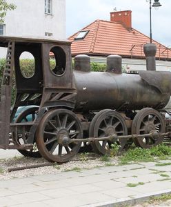 Stoi w Warszawie lokomotywa