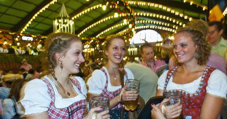 Jest kelnerką na Oktoberfest. Mówi, co się dzieje w namiotach