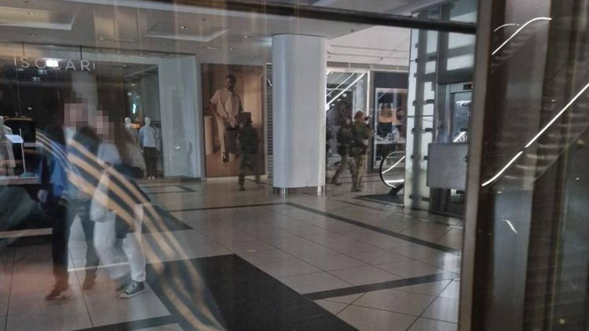 Kontrterroryści w centrum handlowym Lublin Plaza