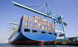 Kontenerowiec utknął w Kanale Sueskim. Opóźnił ruch 21 statków