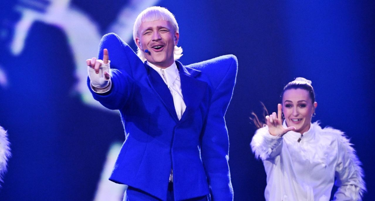 Joost Klein reprezentujący Holandię z piosenką "Europapa" występuje podczas pierwszej próby drugiego półfinału Konkursu Piosenki Eurowizji (ESC) w Malmö Arena