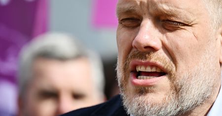 Kim jest Adrian Zandberg? Sylwetka i program wyborczy kandydata na prezydenta Polski 2025