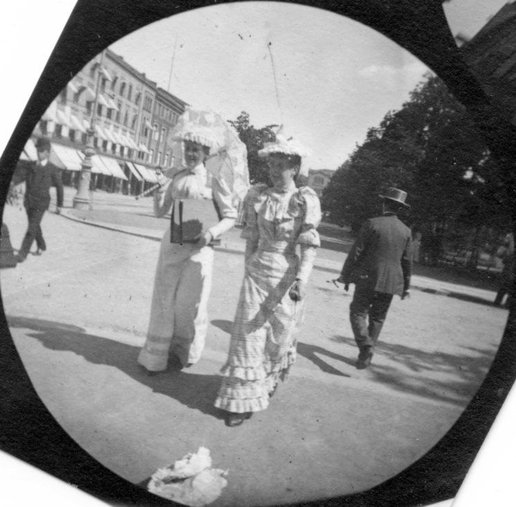 Carl Størmer robił zdjęcia z ukrycia w XIX wieku. Czy był pierwszym fotografem ulicznym? 17