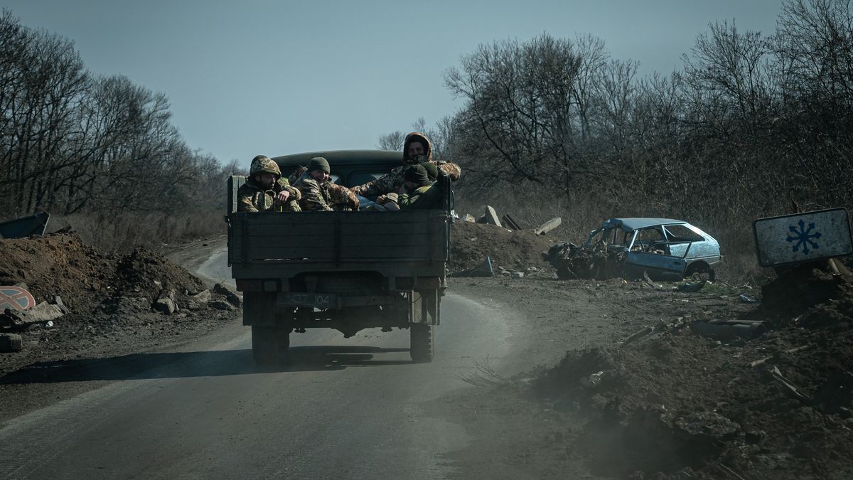SLOVIANSK, DONETSK OBLAST, UKRAINE - MARCH 23: Ukrainian servicemen travel to be deployed in the frontline near Bakhmut as military mobility continues within the Russian-Ukrainian war, in Sloviansk, Ukraine on March 23, 2023. (Photo by Ignacio Marin/Anadolu Agency via Getty Images)