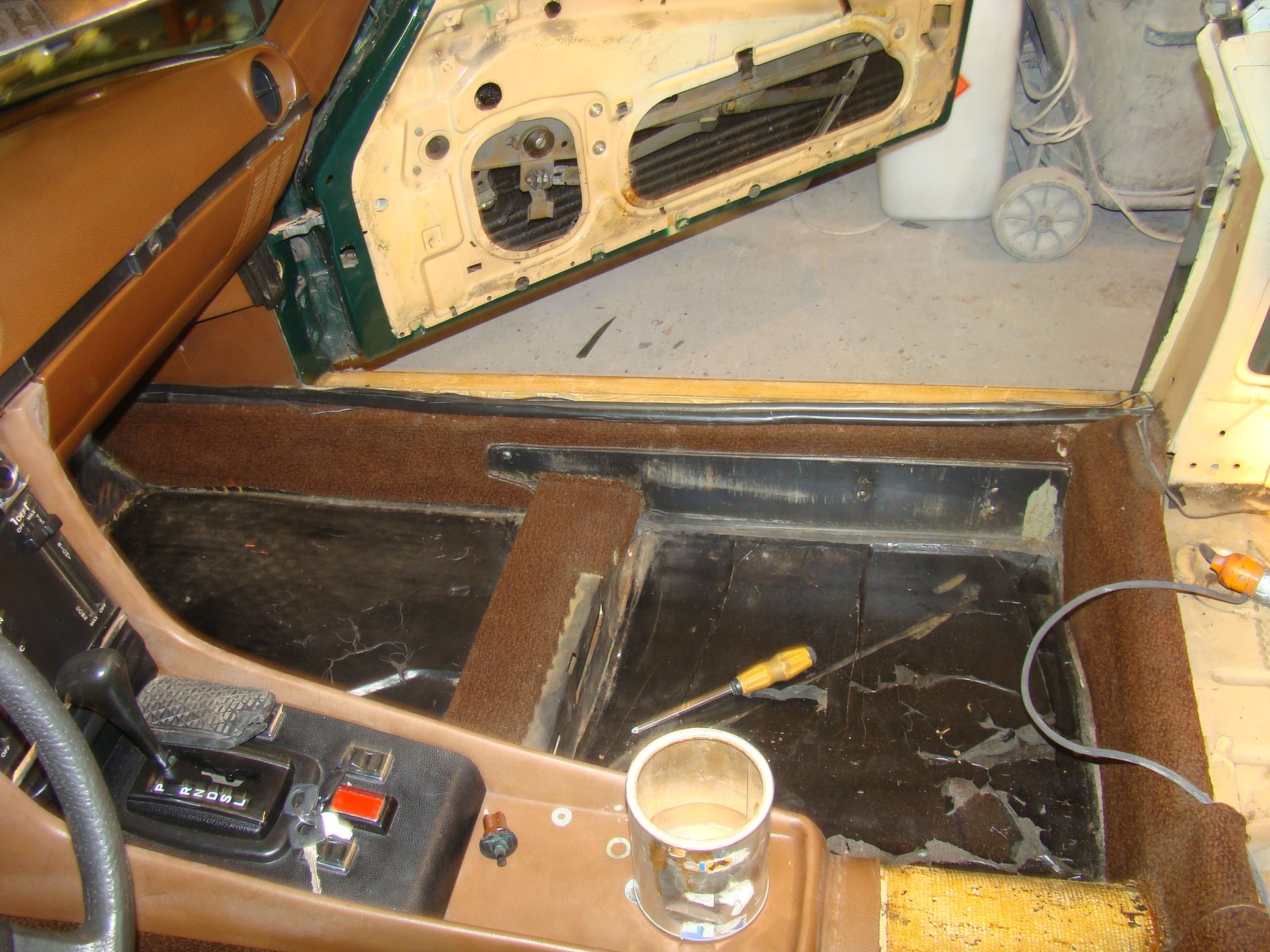 Mercedes 450 SL (R107) - podłoga 3