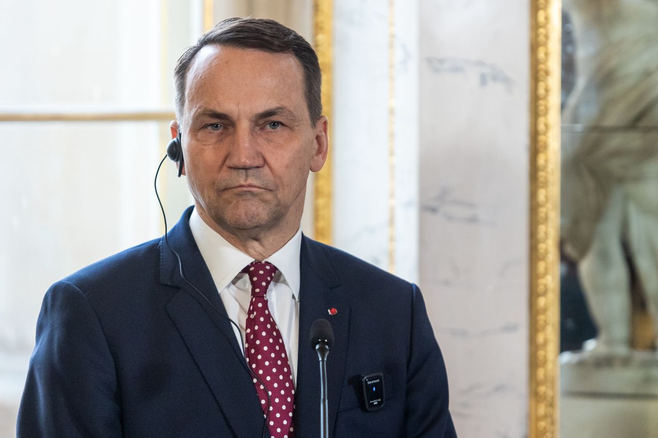 Sikorski w CNN: Ukraina jest w stanie walczyć sama