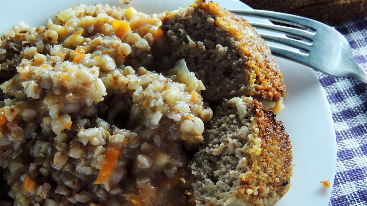 Buckwheat porridge with chickenRussian Buckwheat porridge  vegetables und with chicken closeupTanya145Cooked, Vitamin, Baking, Dieting, Meal, Vegetarian Food, Soba, Paprika, Porridge, Gourmet, Stew, Buckwheat, Eating, Refreshment, Freshness, Red, Brown, Cultures, Agriculture, Tomato, Bean, Vegetable, Seed, Barley, Lunch, Dinner, Meat, Food, Plate, Crockery, groats