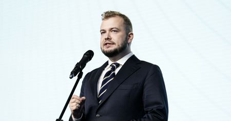 "Posypuję głowę popiołem". Tak Moskal komentuje podróż na Ibizę do Krala