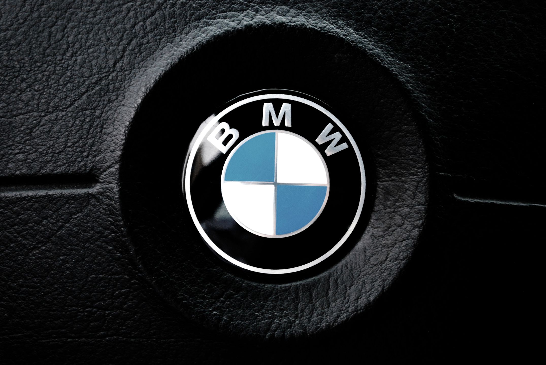 OnePlus dalej kombinuje ze znikającym aparatem. Tym razem zainspirował sie... BMW? 3