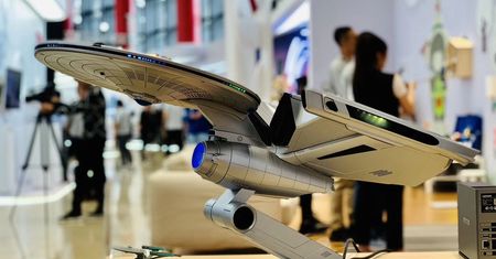 Lenovo Titanium Enterprise NCC-1701A – komputer dla graczy, w klimacie Star Treka