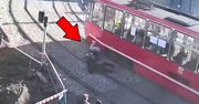 Wtargnęli prosto pod tramwaj. Dramatyczne nagranie z Chorzowa