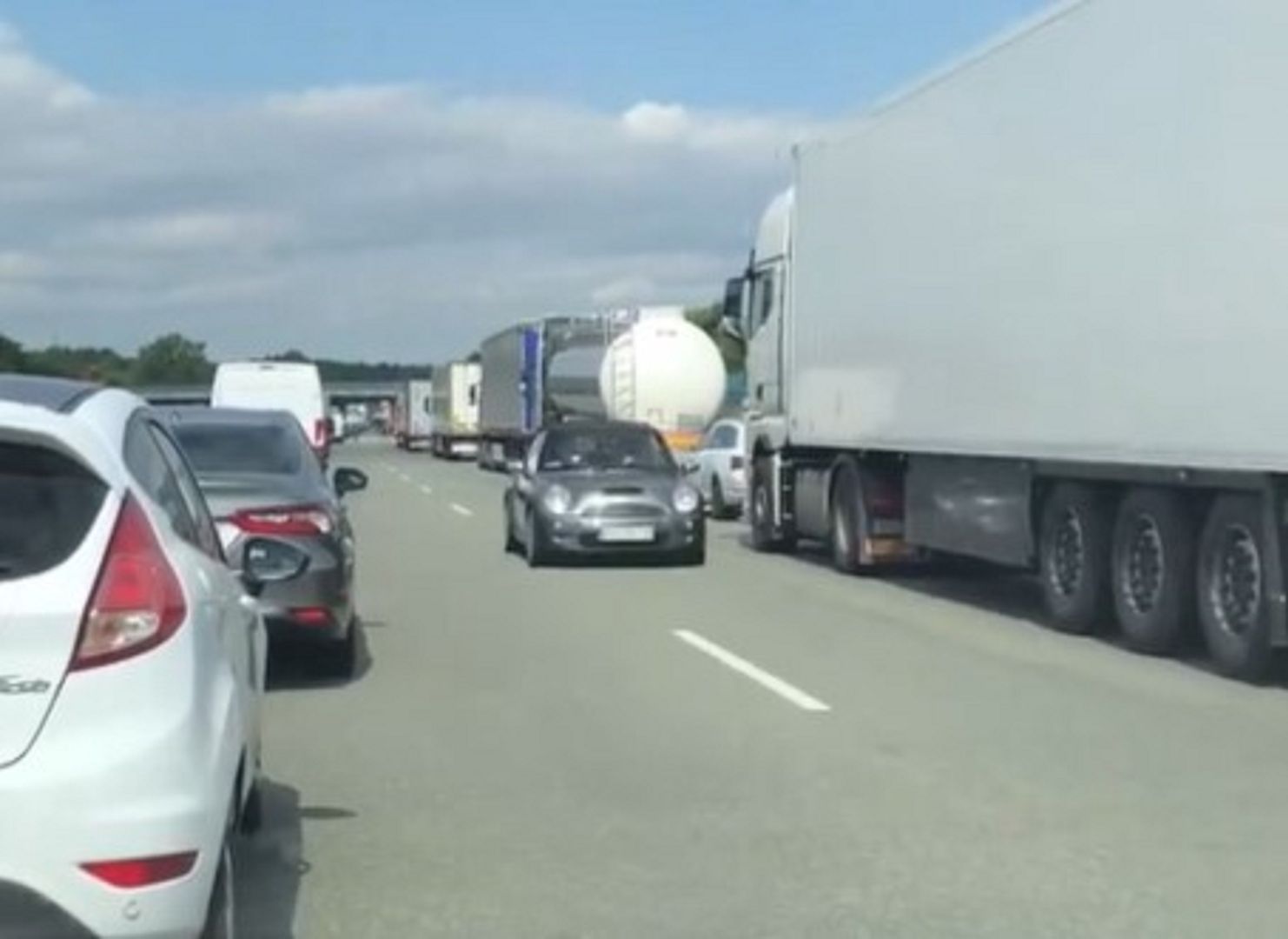 Korek na autostradzie. Spójrzcie, co zrobił kierowca