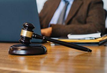Noc Otwartych Sądów w Krośnie Odrzańskim. Mieszkańcy zajrzeli za kulisy wymiaru sprawiedliwości