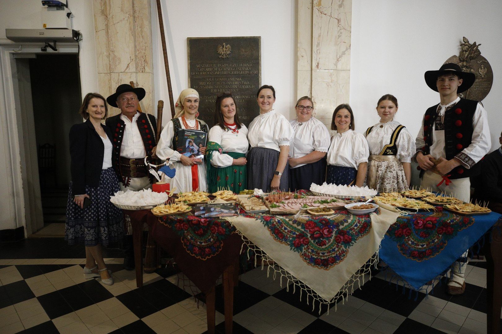 Górali Śląscy, Żywieccy i Babiogórscy promowali dziś w Katowicach tegoroczny Tydzień Kultury Beskidzkiej