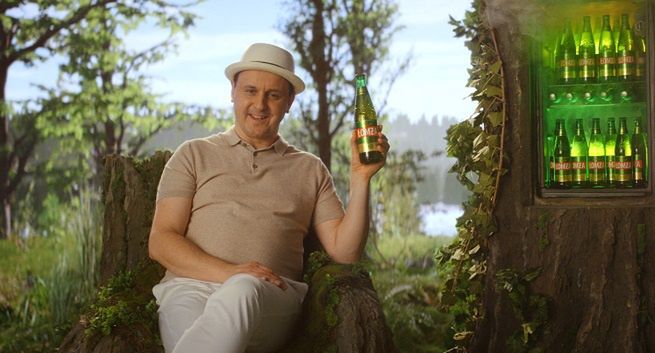 Adam Woronowicz "w swoim tempie" reklamuje piwo Łomża Pils (wideo)