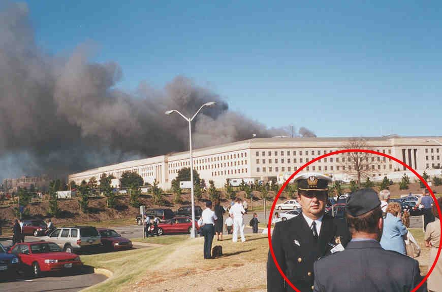 Rocznica zamachu terrorystycznego z 11 września 2001 roku. Na zdjęciu polscy oficerowie po szczęśliwej ewakuacji z Pentagonu