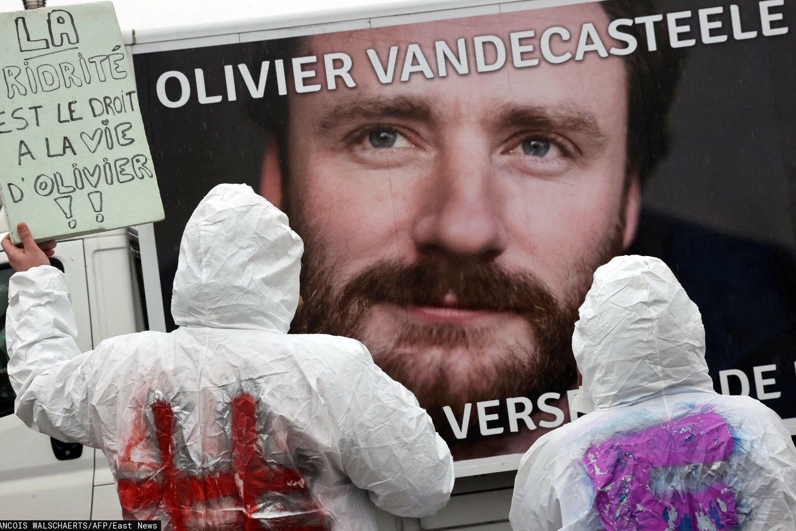 TemporaryProtesters hold a placard reading 'The priority is the right of living for Olivier' during a solidarity demonstration with Belgian aid worker Olivier Vandecasteele in Brussels on December 25, 2022. - Brussels officials said on December 21, 2022, that Iran had imposed 28-year jail term on Belgian aid worker Olivier Vandecasteele, stirring an already bitter debate over a stalled prisoner exchange treaty. Vandecasteele was arrested in February, 2022, and is reportedly being held in Tehran's notorious Evin prison, in conditions that Belgian justice minister Vincent Van Quickenborne has described as "inhumane". (Photo by Fran�ois WALSCHAERTS / AFP)FRANCOIS WALSCHAERTS