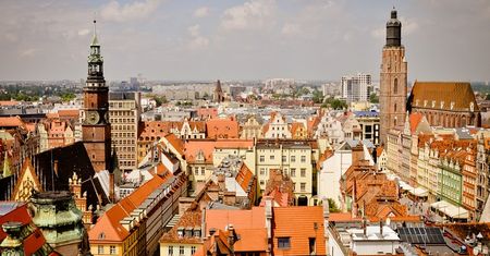 We Wrocławiu naładujesz smartfona na przystanku. Pomysł dobry, realizacja kuleje