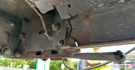 Tak wyglądała rama naczepy. Ładunek jechał aż z Wielkiej Brytanii