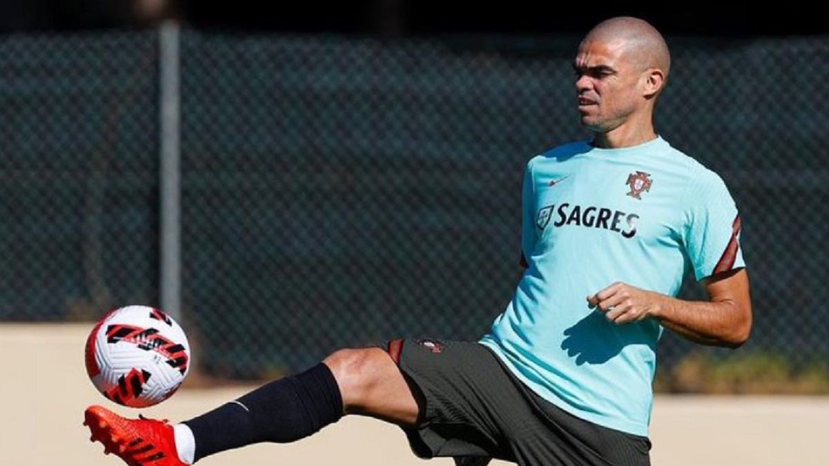 Pepe w czasie treningu reprezentacji Portugalii