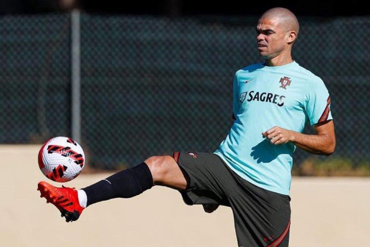 Pepe w czasie treningu reprezentacji Portugalii