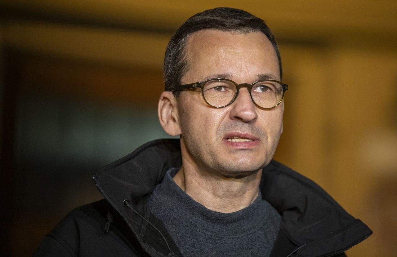 Ulewa nad Warszawą. Mateusz Morawiecki zwołał nadzwyczajne spotkanie. "Taki premier to tragedia"