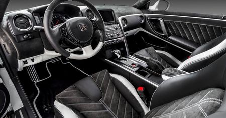 Nissan GT-R z wnętrzem Carlex Design