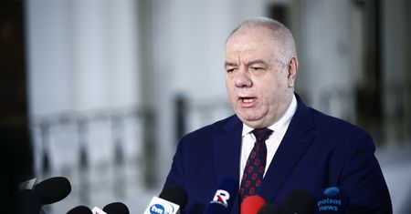 Rząd o klęsce 800 plus. Natychmiastowa reakcja Jacka Sasina
