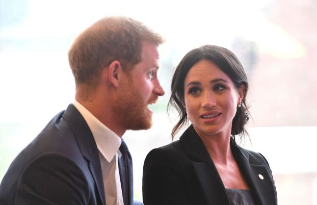 Z Pałacu Buckingham ZniknĄŁ Portret Księcia Harryego I Meghan Markle Pudelek 