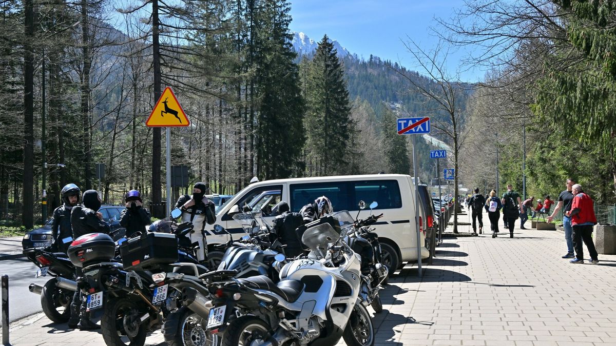 Maj�wka 2023
Fot. Pawel Murzyn/East News, Zakopane, 29.04.2023. Dlugi majowy weekend Tatrach. N/z parking w Kuznicach.
Pawel Murzyn