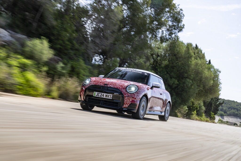 Mini JCW E w kamuflażu