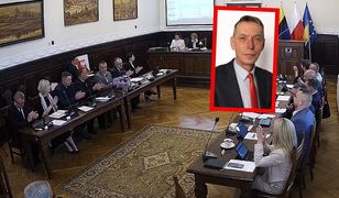 Radny spod Chojnic sprzedał deski. Straci przez to mandat po 22 latach?