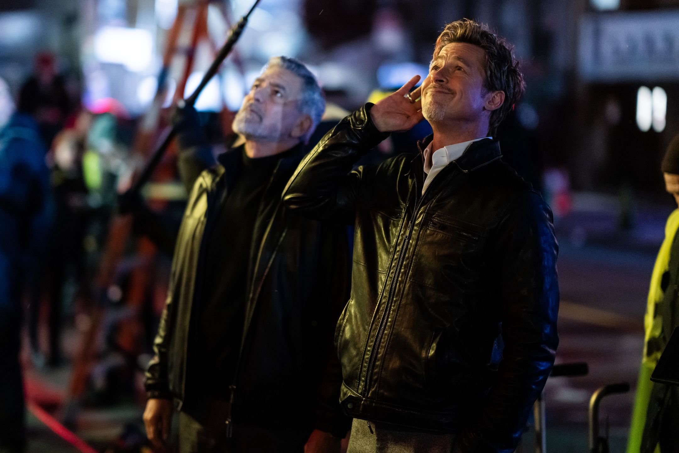 George Clooney i Brad Pitt na planie filmu "Wolves" Jona Wattsa