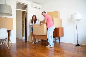 Kredyt 0 proc. lub 2 proc., dopłaty do najmu. Propozycje partii przed wyborami