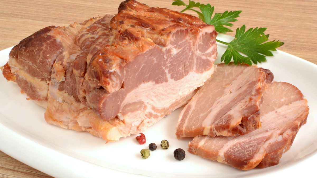 Boczek pieczony to przysmak, który musi znaleźć się na stole