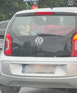 Przewoził córkę na półce bagażnika. Zajęła się nim policja