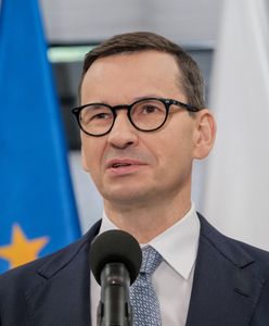 Premier desperacko broni się ws. afery mailowej. Nieoczekiwane porównanie