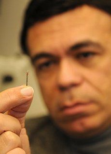 Miniaturowy implant kontrolujący dawkę promieniowania 1